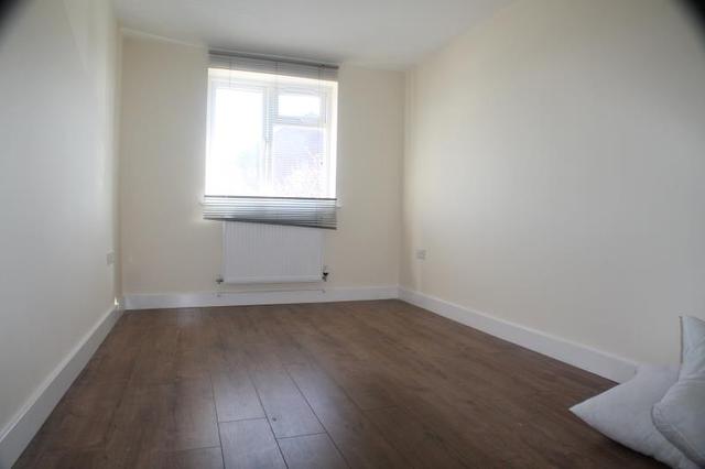  Image of 1 bedroom House Share to rent in Straight Road Romford RM3 at Romford  Harold Hill, RM3 8AD