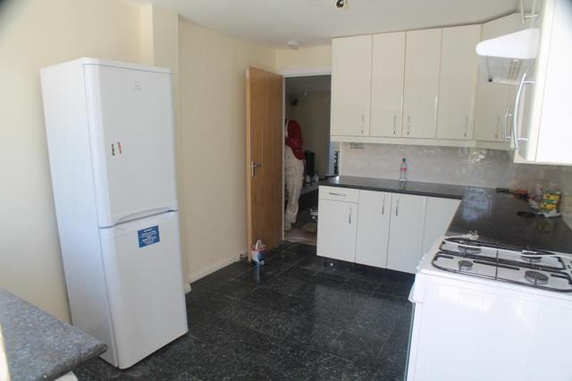  Image of 1 bedroom House Share to rent in Straight Road Romford RM3 at Romford  Harold Hill, RM3 8AD