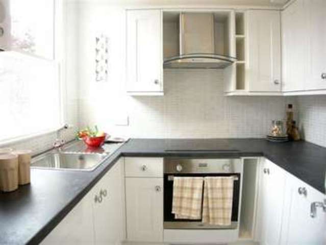  Image of 2 bedroom Flat to rent in Romola Road London SE24 at Herne Hill, SE24 9BA