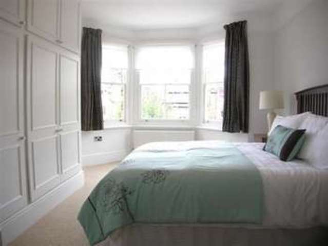  Image of 2 bedroom Flat to rent in Romola Road London SE24 at Herne Hill, SE24 9BA