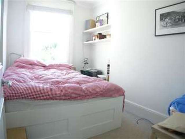  Image of 2 bedroom Flat to rent in Romola Road London SE24 at Herne Hill, SE24 9BA