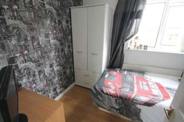  Image of 3 bedroom Semi-Detached house for sale in Roseneath Grove Bolton BL3 at Great Lever Bolton Daubhill, BL3 3BE