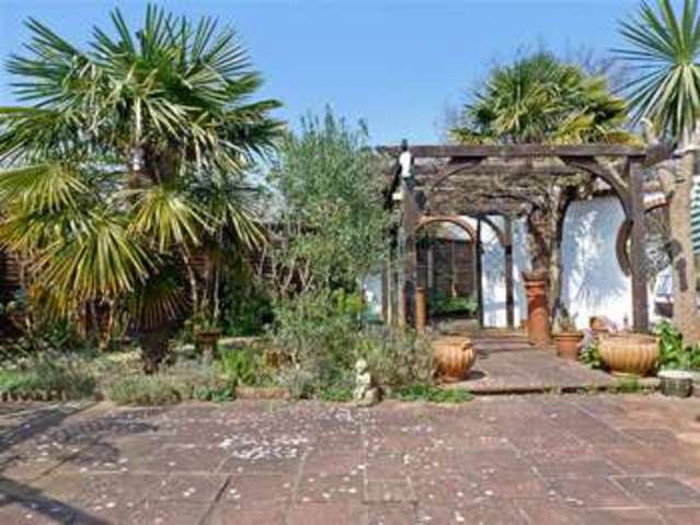  Image of 2 bedroom Bungalow for sale in Roundle Road Bognor Regis PO22 at Bognor Regis West Sussex Bognor Regis, PO22 8NL