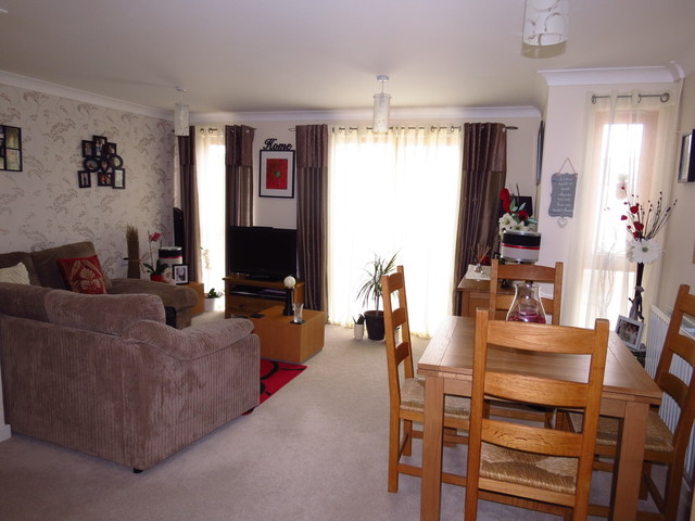  Image of 2 bedroom Flat for sale in Rowan Close Lee-on-the-Solent PO13 at Rowan Close Lee On Solent Hampshire, PO13 9AW