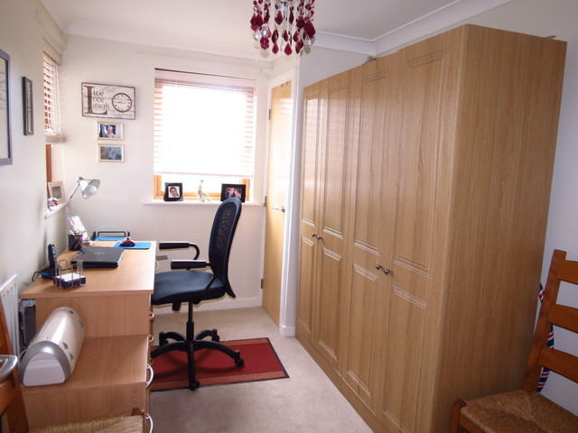  Image of 2 bedroom Flat for sale in Rowan Close Lee-on-the-Solent PO13 at Rowan Close Lee On Solent Hampshire, PO13 9AW