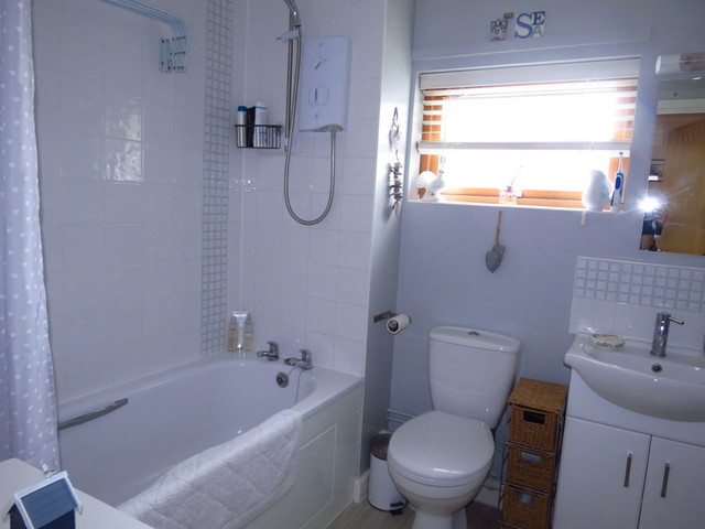  Image of 2 bedroom Flat for sale in Rowan Close Lee-on-the-Solent PO13 at Rowan Close Lee On Solent Hampshire, PO13 9AW