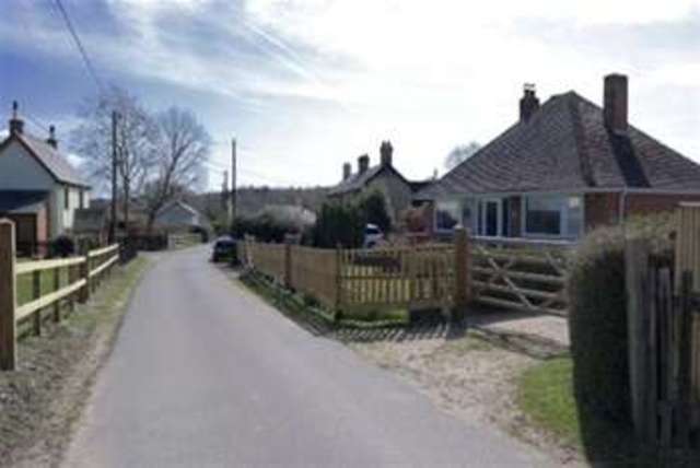  Image of 2 bedroom Detached house to rent in Rowes Lane East End Lymington SO41 at Lymington, SO41 5SU