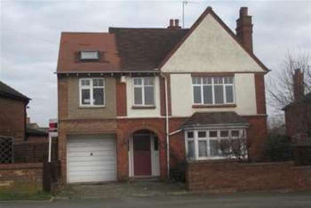  Image of 4 bedroom Detached house to rent in Wellingborough Road Rushden NN10 at Rushden, NN10 9YN