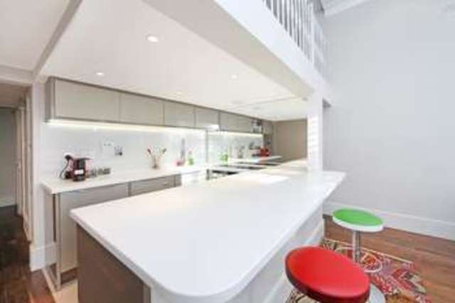  Image of 2 bedroom Ground Flat to rent in Russell Road London W14 at Russell Road  Holland Park, W14 8HU