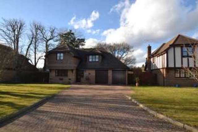  Image of 4 bedroom Detached house to rent in Rye Field Ashtead KT21 at Rye Field  Ashtead, KT21 2EH