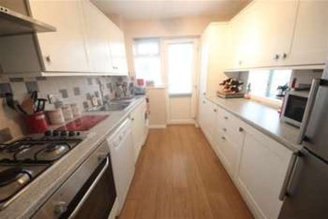  Image of 3 bedroom Detached house to rent in Sandalwood Guildford GU2 at Guildford, GU2 7NZ