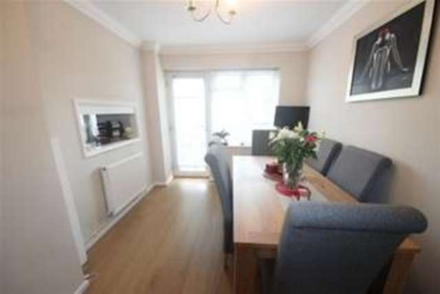  Image of 3 bedroom Detached house to rent in Sandalwood Guildford GU2 at Guildford, GU2 7NZ