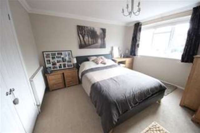  Image of 3 bedroom Detached house to rent in Sandalwood Guildford GU2 at Guildford, GU2 7NZ