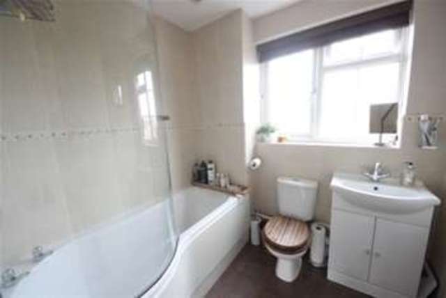  Image of 3 bedroom Detached house to rent in Sandalwood Guildford GU2 at Guildford, GU2 7NZ