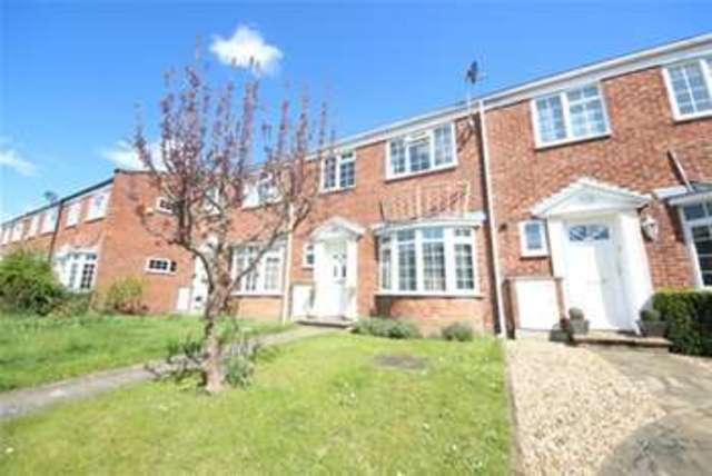  Image of 3 bedroom Detached house to rent in Sandalwood Guildford GU2 at Guildford, GU2 7NZ