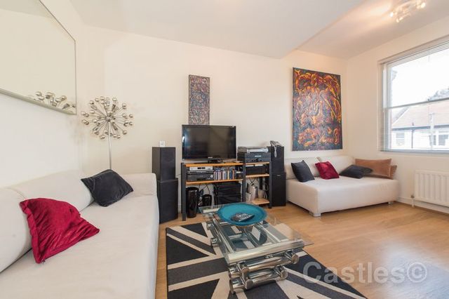  Image of 2 bedroom Flat for sale in Sandford Avenue London N22 at Sandford Avenue  Wood Green, N22 5EH
