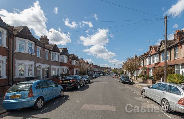  Image of 2 bedroom Flat for sale in Sandford Avenue London N22 at Sandford Avenue  Wood Green, N22 5EH