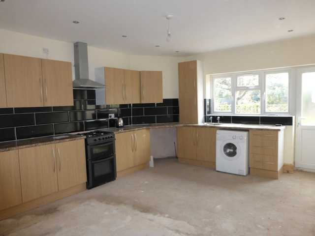  Image of 5 bedroom Semi-Detached house to rent in Sandgate Road Hall Green Birmingham B28 at SANDGATE ROAD  HALL GREEN, BIRMINGHAM, B28 0UW