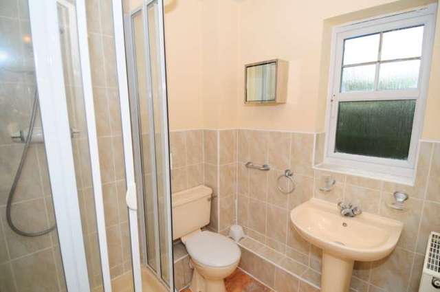  Image of 2 bedroom Apartment to rent in Newbury Road Crawley RH10 at Sandown Court, Newbury Road Worth Crawley, RH10 7SN