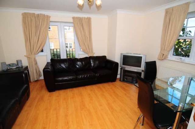  Image of 2 bedroom Apartment to rent in Newbury Road Crawley RH10 at Sandown Court, Newbury Road Worth Crawley, RH10 7SN