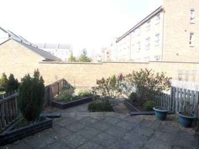  Image of 2 bedroom Flat to rent in Schooner Close London E14 at Docklands, E14 3GG