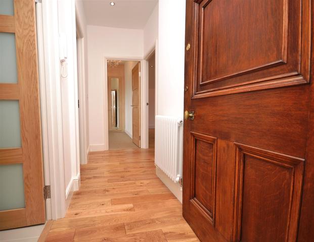  Image of 2 bedroom Property to rent in Seymour Road London N3 at Finchley, N3 2NG
