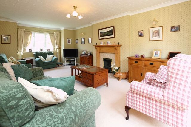  Image of 4 bedroom Detached house for sale in Shaftesbury Close Priorslee Telford TF2 at Shaftesbury Close Priorslee Telford, TF2 9GW