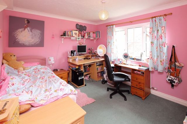  Image of 4 bedroom Detached house for sale in Shaftesbury Close Priorslee Telford TF2 at Shaftesbury Close Priorslee Telford, TF2 9GW
