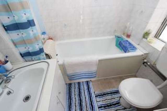  Image of 2 bedroom Terraced house for sale in St. Edmunds Road Southampton SO16 at St Edmunds Road Shirley Southampton, SO16 4RG
