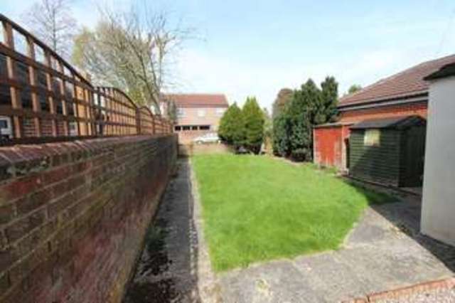  Image of 1 bedroom Flat for sale in Landguard Road Shirley Southampton SO15 at Landguard Road Shirley Southampton, SO15 5DJ