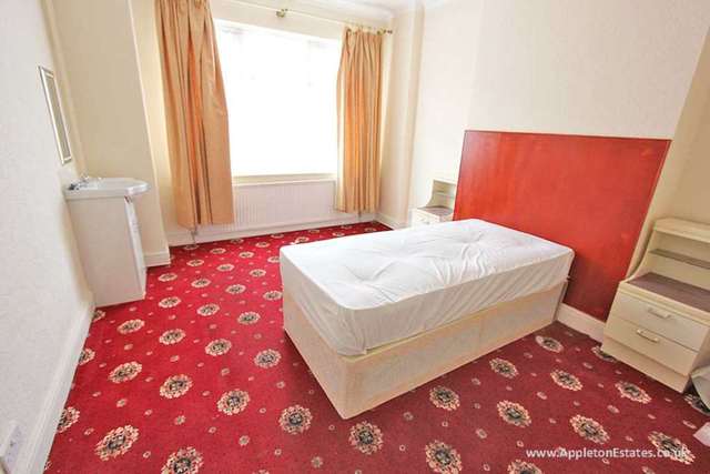  Image of House Share to rent in Silverleigh Road Thornton Heath CR7 at Silverleigh Road  Thornton Heath, CR7 6DU