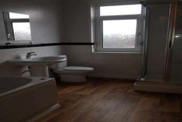  Image of 2 bedroom Terraced house to rent in South Bank Avenue York YO23 at York, YO23 1DP