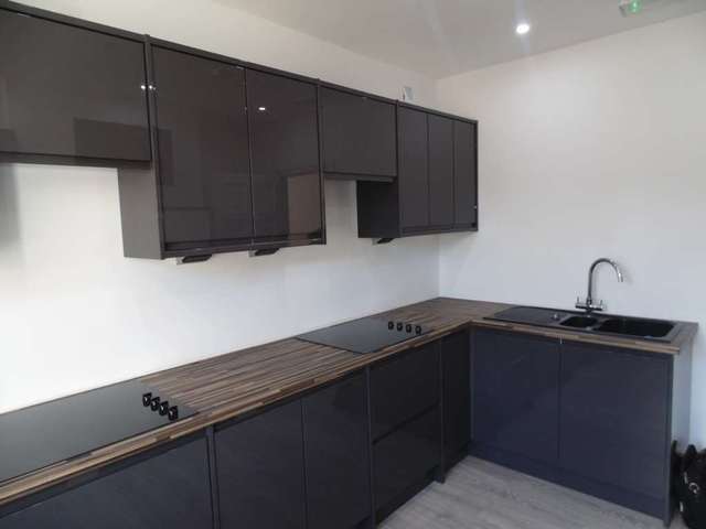  Image of 1 bedroom Studio flat to rent in South Street Reading RG1 at South Street  Reading, RG1 4RA