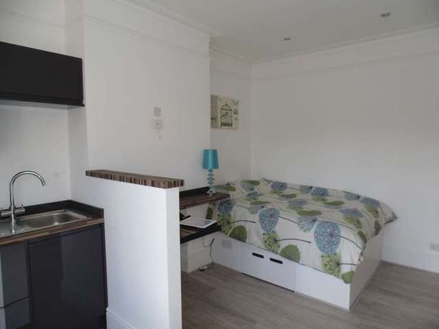  Image of 1 bedroom Studio flat to rent in South Street Reading RG1 at South Street  Reading, RG1 4RA