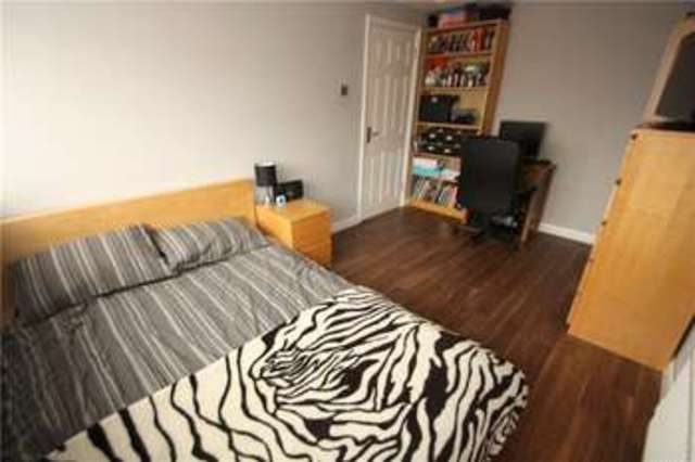  Image of 4 bedroom Terraced house for sale in Southwood Avenue Knaphill Woking GU21 at Knaphill Woking Knaphill, GU21 2EY