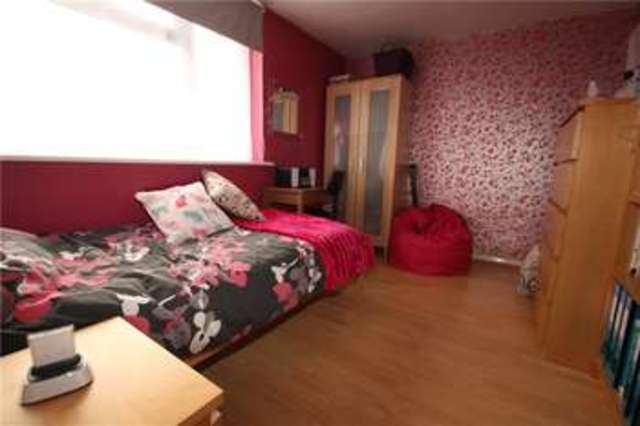  Image of 4 bedroom Terraced house for sale in Southwood Avenue Knaphill Woking GU21 at Knaphill Woking Knaphill, GU21 2EY