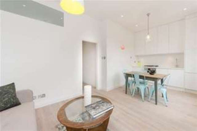  Image of 2 bedroom Flat to rent in St. Lawrence Terrace London W10 at London, W10 5SX