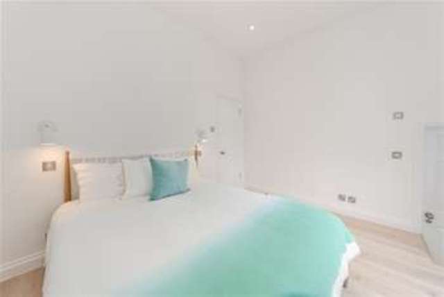  Image of 2 bedroom Flat to rent in St. Lawrence Terrace London W10 at London, W10 5SX