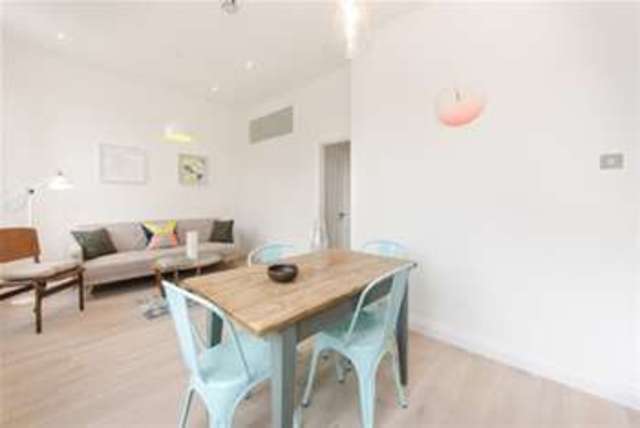  Image of 2 bedroom Flat to rent in St. Lawrence Terrace London W10 at London, W10 5SX