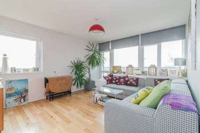  Image of 2 bedroom Flat for sale in Fitzhugh Grove London SW18 at Fitzhugh Grove London Earlsfield, SW18 3SE