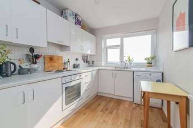  Image of 2 bedroom Flat for sale in Fitzhugh Grove London SW18 at Fitzhugh Grove London Earlsfield, SW18 3SE