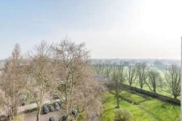  Image of 2 bedroom Flat for sale in Fitzhugh Grove London SW18 at Fitzhugh Grove London Earlsfield, SW18 3SE