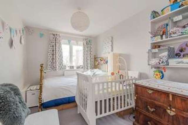  Image of 2 bedroom Flat for sale in Fitzhugh Grove London SW18 at Fitzhugh Grove London Earlsfield, SW18 3SE