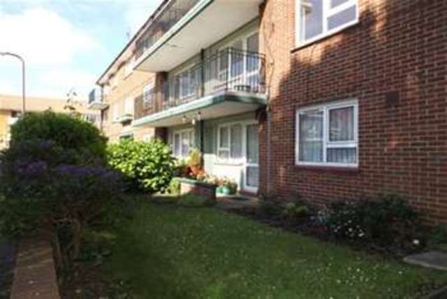 Image of 3 bedroom Flat to rent in Stone Street Southsea PO5 at Southsea, PO5 3BN