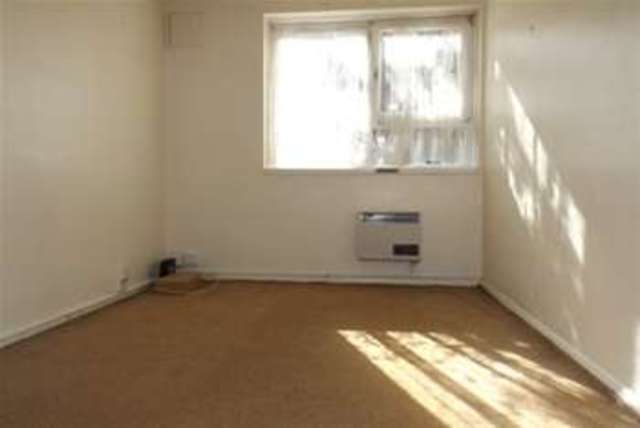  Image of 3 bedroom Flat to rent in Stone Street Southsea PO5 at Southsea, PO5 3BN