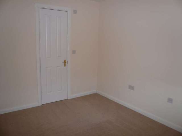  Image of 3 bedroom Terraced house to rent in Stowe Drive Rugby CV22 at Stowe Drive  Rugby, CV22 7NX