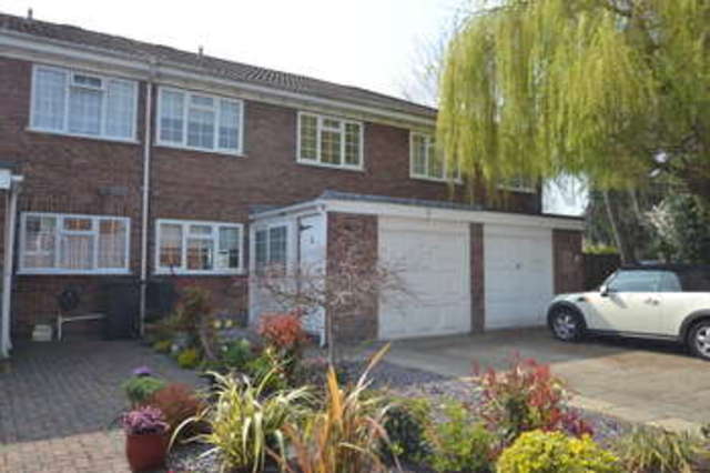  Image of 4 bedroom Terraced house to rent in Mayfair Close Surbiton KT6 at Surbiton Surrey, KT6 6RR