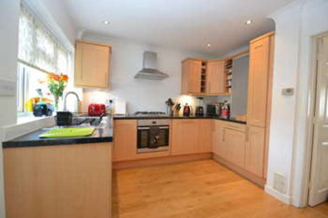  Image of 4 bedroom Terraced house to rent in Mayfair Close Surbiton KT6 at Surbiton Surrey, KT6 6RR