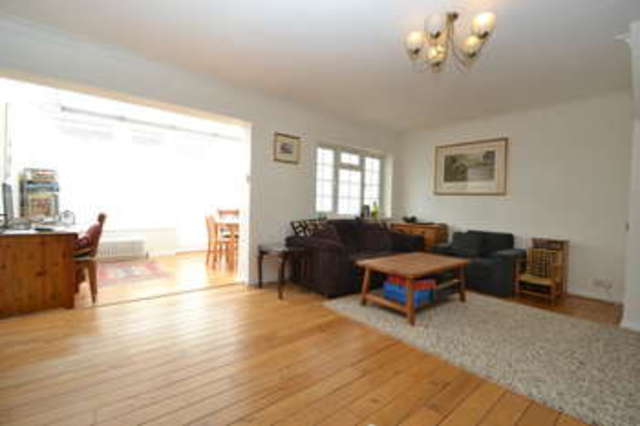  Image of 4 bedroom Terraced house to rent in Mayfair Close Surbiton KT6 at Surbiton Surrey, KT6 6RR