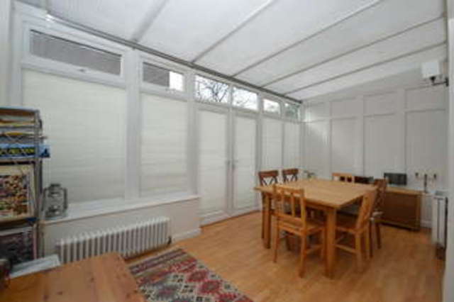  Image of 4 bedroom Terraced house to rent in Mayfair Close Surbiton KT6 at Surbiton Surrey, KT6 6RR